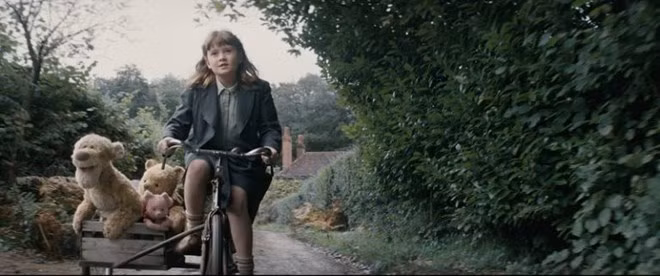 Christopher Robin'' sẽ được công chiếu chính thức tại các rạp vào ngày 3/8 sắp tới, hứa hẹn sẽ mang một phần tuổi thơ của khán giả lên màn ảnh rộng.