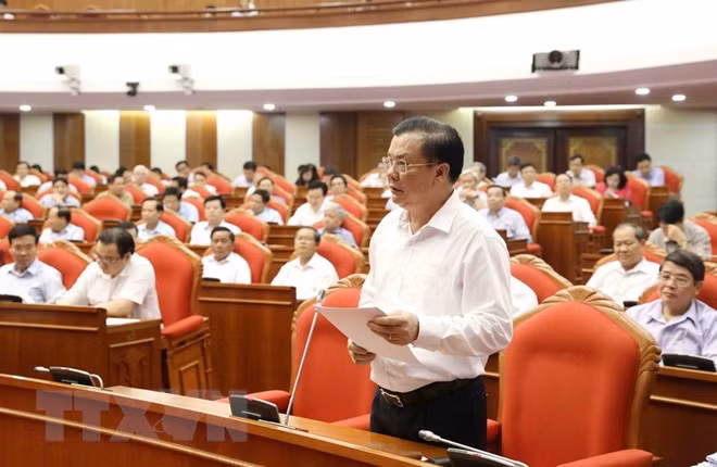 Ông Đinh Tiến Dũng, Ủy viên Trung ương Đảng, Bộ trưởng Bộ Tài chính phát biểu. (Ảnh: Phương Hoa/TTXVN)