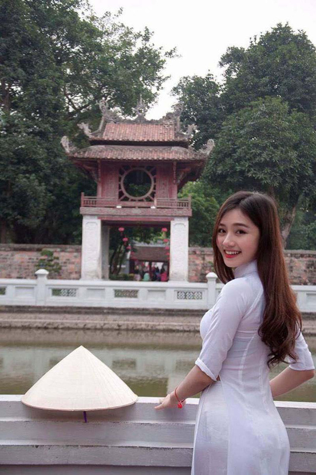 Được biết nhân vật chính của đoạn video này chính là Nguyễn Thị Lý. Cô gái sinh năm 1995 đến từ Nghệ An tỏ ra khá bất ngờ xen lẫn hạnh phúc khi bỗng dưng nhận được rất nhiều sự yêu mến từ mọi người.