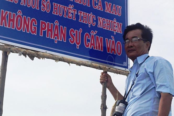 Phóng viên báo Tiền Phong tiếp cận khu vực nuôi sò huyết thực nghiệm, cấm người vào.