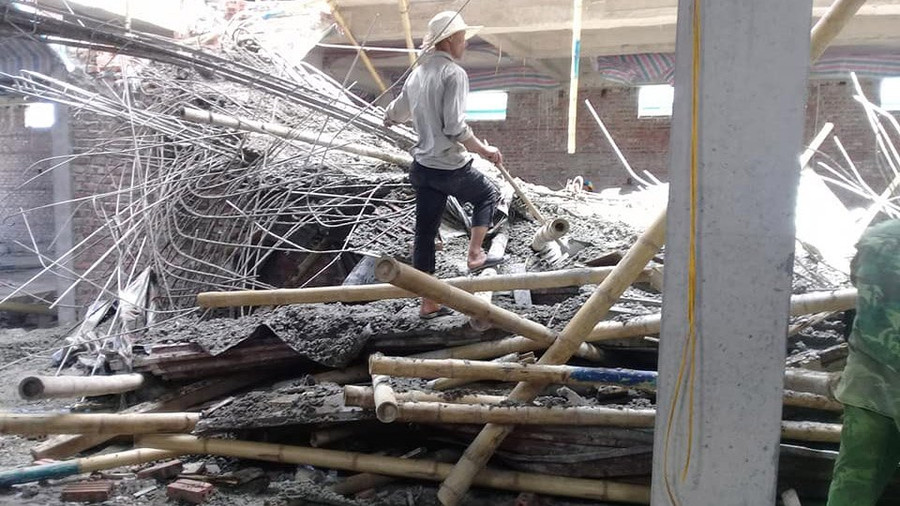 Hiện trường vụ sập. Hiện trường vụ sập.