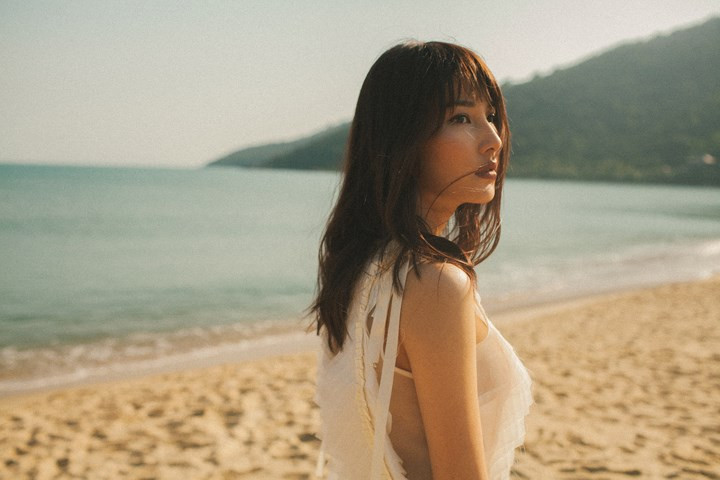 Gương mặt của Diễm My được đánh giá cao trong bộ ảnh bởi nét biểu cảm, cuốn hút từ ánh mắt và khuôn miệng. Gương mặt của Diễm My được đánh giá cao trong bộ ảnh bởi nét biểu cảm, cuốn hút từ ánh mắt và khuôn miệng.