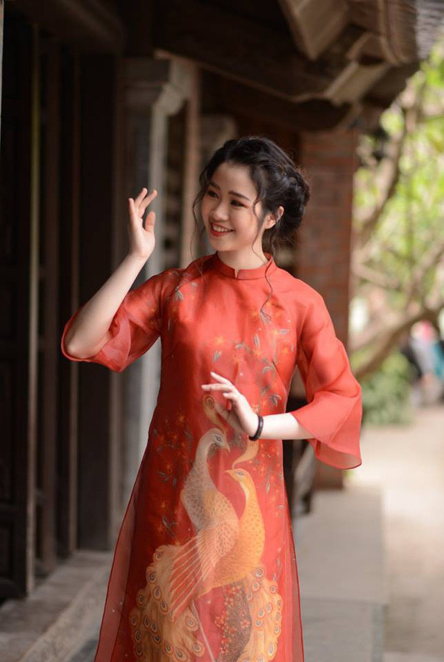 Cô có sở thích: hát, nghe nhạc, chơi nhạc cụ, đọc sách, viết lách. Cô có sở thích: hát, nghe nhạc, chơi nhạc cụ, đọc sách, viết lách.