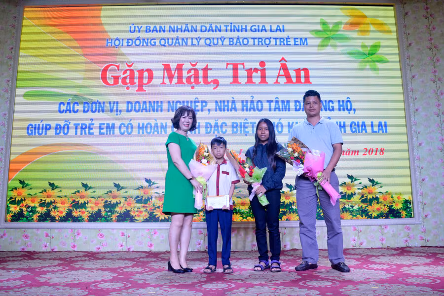 Doanh nghiệp tài trợ trực tiếp cho trẻ em đặc biệt khó khăn, mắc bệnh hiểm nghèo. Ảnh: H.T Doanh nghiệp tài trợ trực tiếp cho trẻ em đặc biệt khó khăn, mắc bệnh hiểm nghèo. Ảnh: H.T