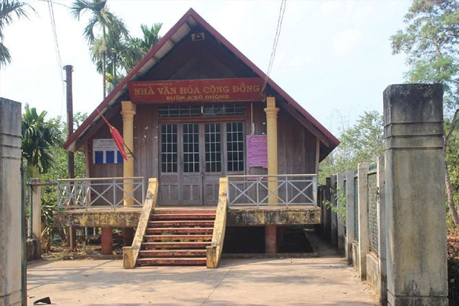 Cầu thang xi măng thay thế cầu thang gỗ. Cầu thang xi măng thay thế cầu thang gỗ.