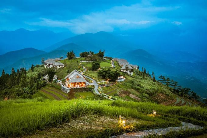 Danh sách khu nghỉ dưỡng độc đáo trên thế giới (Unique lodges of the world) của National Geographic tập hợp các nơi du khách có thể thư thái và thực sự khám phá các vùng đất ít người biết. Các khu nghỉ dưỡng này có thiết kế và kiến trúc độc đáo, cảnh quan đẹp, các giải pháp bền vững sáng tạo, ẩm thực ấn tượng, không gian thư giãn hài hòa với môi trường xung quanh, và nằm ở các miền đất đầy cuốn hút. Hiện có 65 resort được liệt kê trong danh sách. 1