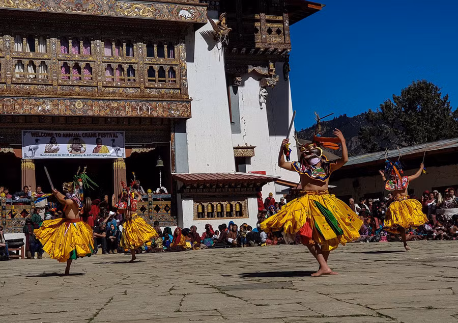  Không phải ai trong chúng ta cũng có thể tìm thấy hạnh phúc cho riêng mình ở Bhutan. Nhưng tôi tin, ai cũng có thể nhìn thấy và cảm nhận được niềm hạnh phúc giản đơn được vùng đất này dưỡng nuôi và bảo vệ.