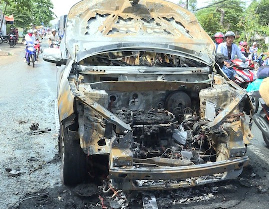  Xe ô tô bị cháy phần đầu
