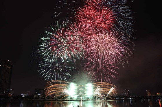 Màn trình diễn đầy màu sắc của đội Đà Nẵng - Việt Nam.