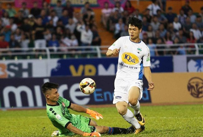 phong độ cao của đàn em đang khiến nhiều người lo cho Công Phượng