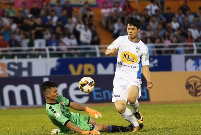 phong độ cao của đàn em đang khiến nhiều người lo cho Công Phượng