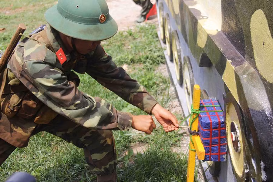 Đánh bộc phá xe tăng