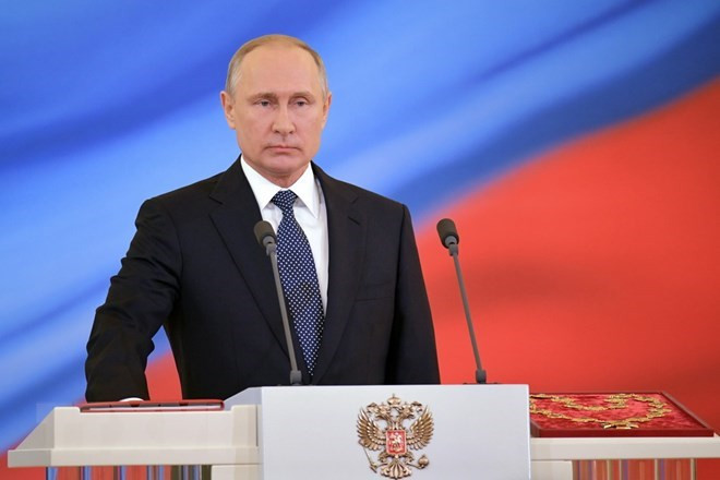 Tổng thống Vladimir Putin đọc lời tuyên thệ nhậm chức tại điện Kremlin ngày 7-5. (Nguồn: AFP/TTXVN) 