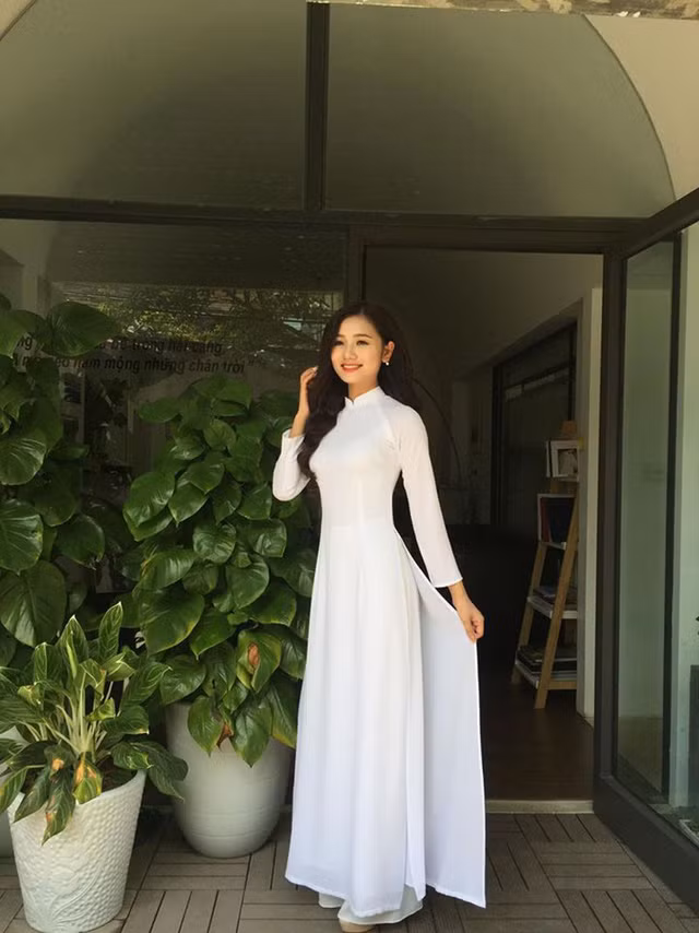 Khi được hỏi đến dự định tham gia các cuộc thi sắc đẹp trong thời gian tới, Nguyễn Lý khiêm tốn chia sẻ: “Thanh xuân này với mình như vậy là rực rỡ lắm rồi, hiện tại mình muốn tập trung vào phát triển bản thân, nâng cao kiến thức và làm tốt những công việc trước mắt”. Khi được hỏi đến dự định tham gia các cuộc thi sắc đẹp trong thời gian tới, Nguyễn Lý khiêm tốn chia sẻ: “Thanh xuân này với mình như vậy là rực rỡ lắm rồi, hiện tại mình muốn tập trung vào phát triển bản thân, nâng cao kiến thức và làm tốt những công việc trước mắt”.