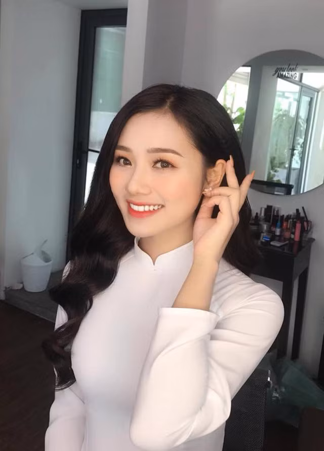 Cô cho biết: “Mình nhận được nhiều lời mời kết bạn, những quan tâm nhỏ nhặt đến cuộc sống hiện tại. Có thêm nhiều người bạn mới khiến mình cảm thấy rất vui vẻ và thoải mái”. Cô cho biết: “Mình nhận được nhiều lời mời kết bạn, những quan tâm nhỏ nhặt đến cuộc sống hiện tại. Có thêm nhiều người bạn mới khiến mình cảm thấy rất vui vẻ và thoải mái”.