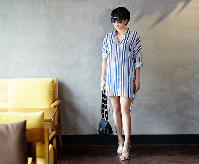  Sơ mi suông dáng dài hoạ tiết kẻ sọc dễ phù hợp mọi thân hình, đồng thời đem tới sự tiện dụng, thoải mái.
