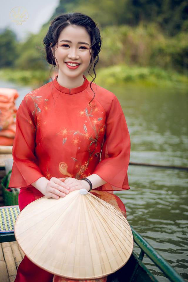 Không chỉ xinh đẹp, Thùy Dương còn có nhiều thành tích trong học tập và hoạt động ngoại khóa như: Nhận học bổng cho thành tích học tập và hoạt động ngoại khóa tốt trong suốt 3 năm đại học; Được nhận làm trợ giảng tại khoa Truyền thông Quốc tế và Văn hóa Đối ngoại; Giải Nhất (Đồng đội) cuộc thi Blog Marathon do Đại sứ quán Mỹ tổ chức... Không chỉ xinh đẹp, Thùy Dương còn có nhiều thành tích trong học tập và hoạt động ngoại khóa như: Nhận học bổng cho thành tích học tập và hoạt động ngoại khóa tốt trong suốt 3 năm đại học; Được nhận làm trợ giảng tại khoa Truyền thông Quốc tế và Văn hóa Đối ngoại; Giải Nhất (Đồng đội) cuộc thi Blog Marathon do Đại sứ quán Mỹ tổ chức...