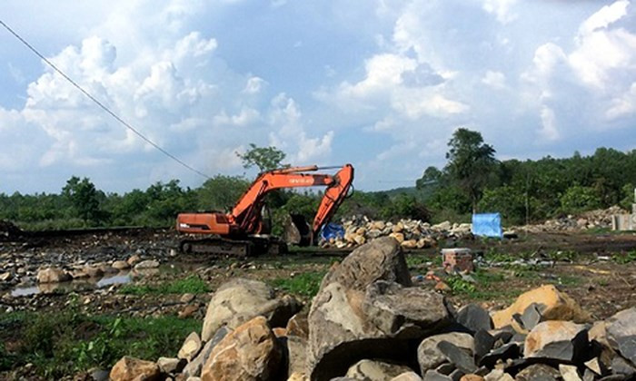 Hiện trường vụ khai thác khoáng sản trái phép Hiện trường vụ khai thác khoáng sản trái phép