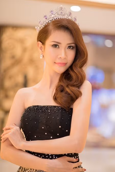 Liên Phương đã giành ngôi Á hậu khi đại diện Việt Nam tại Hoa hậu Đại sứ Du lịch Thế giới 2017.