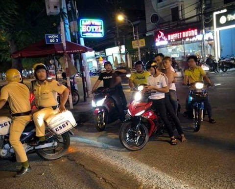  Nghi can Danh (cởi trần) bị bắt giữ.