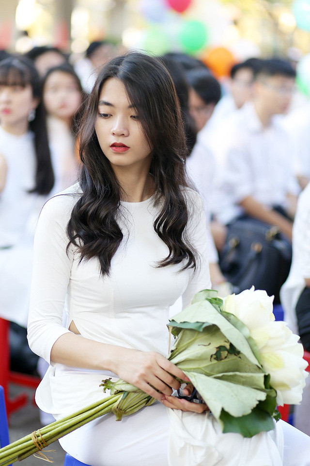  Nét duyên dáng, e ấp của nữ sinh lớp 12