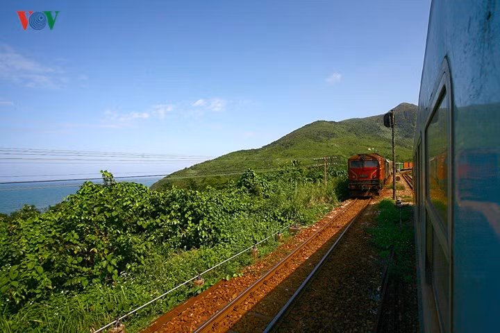 Đây là trạm kỹ thuật và nơi tránh tàu. Tất cả các ga trên cung Hải Vân đều không đón trả khách và hàng hoá.