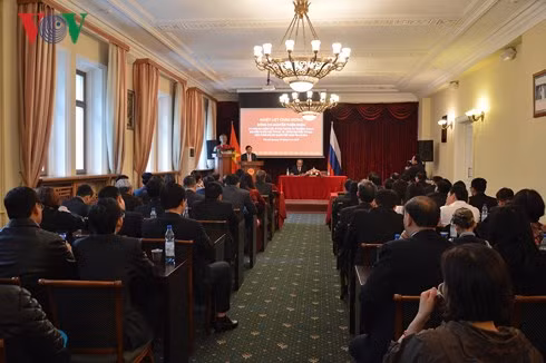 Ông Nguyễn Thiện Nhân gặp gỡ cán bộ, nhân viên Đại sứ quán.