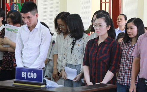 Nguyễn Thị Lam cùng các bị cáo liên quan tại tòa vào ngày 16-5. Nguyễn Thị Lam cùng các bị cáo liên quan tại tòa vào ngày 16-5.