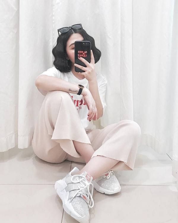 Bí kíp để hot mom ăn gian tuổi thật là mặc trang phục có màu sắc tươi sáng hoặc trung tính.  Bí kíp để hot mom ăn gian tuổi thật là mặc trang phục có màu sắc tươi sáng hoặc trung tính.