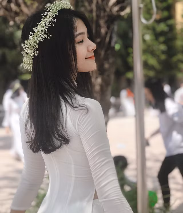 Hiện tại, trang cá nhân của Giang đã có hơn 37.000 người theo dõi, trong đó đa phần là những bạn trẻ hâm mộ vẻ đẹp trong sáng của cô Hiện tại, trang cá nhân của Giang đã có hơn 37.000 người theo dõi, trong đó đa phần là những bạn trẻ hâm mộ vẻ đẹp trong sáng của cô