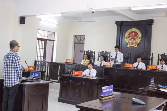  Bị cáo nghe HĐXX tuyên án