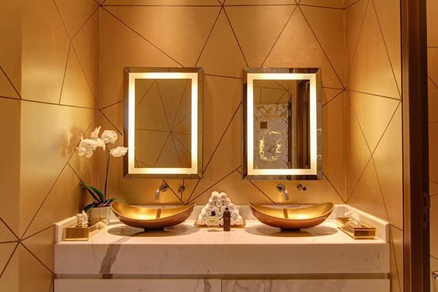  Nhà vệ sinh cũng được dát vàng.