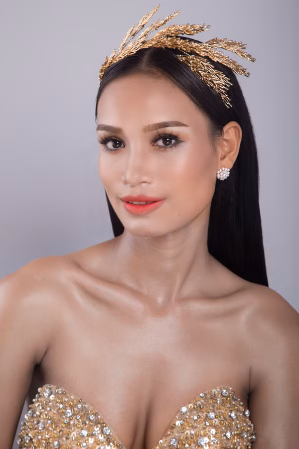 Màu son đỏ giúp đôi môi trông quyến rũ, nổi bật. Ngoài dự tiệc, đây cũng là những màu son phù hợp để trang điểm trong ngày cưới của các cô dâu da nâu.