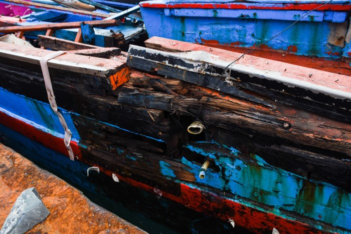 Cận cảnh một tàu cá của ngư dân Quảng Ngãi bị tàu vỏ sắt Trung Quốc tông. Ảnh: Đoàn Nguyên. Cận cảnh một tàu cá của ngư dân Quảng Ngãi bị tàu vỏ sắt Trung Quốc tông. Ảnh: Đoàn Nguyên.