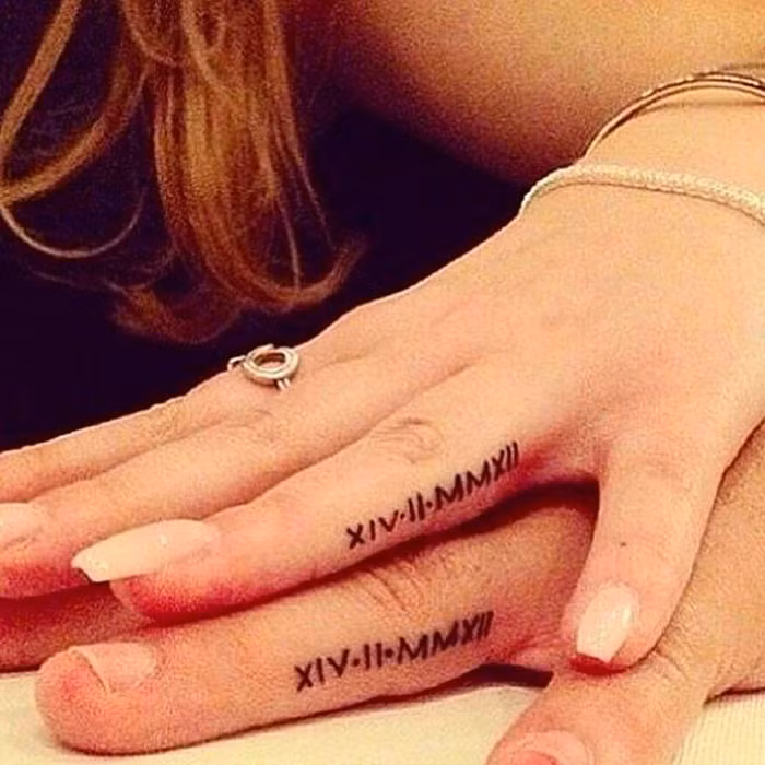  Hình xăm có nội dung là ngày cưới viết bằng các con số La mã - Ảnh: Instagram