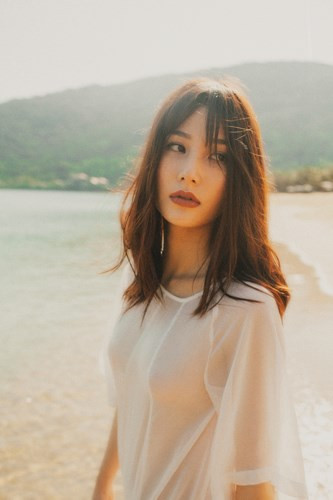 Ekip khi thực hiện bộ ảnh rất ấn tượng khi người đẹp có những biểu cảm “đắt”, phù hợp với khung cảnh thiên nhiên, bức ảnh hiện lên như tranh vẽ. Ekip khi thực hiện bộ ảnh rất ấn tượng khi người đẹp có những biểu cảm “đắt”, phù hợp với khung cảnh thiên nhiên, bức ảnh hiện lên như tranh vẽ.