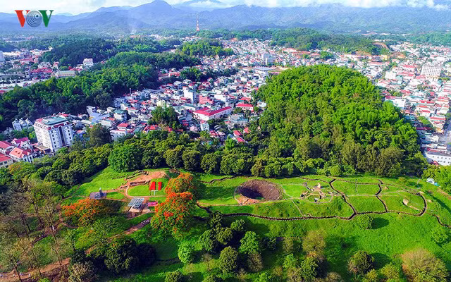 Di tích đồi A1 từng được lính Pháp gọi là “cối xay thịt” khi bộ đội ta hy sinh rất nhiều ở đây. Đây cũng là điểm di tích thường xuyên có số lượng du khách đến tham quan đông trong các dịp kỷ niệm.