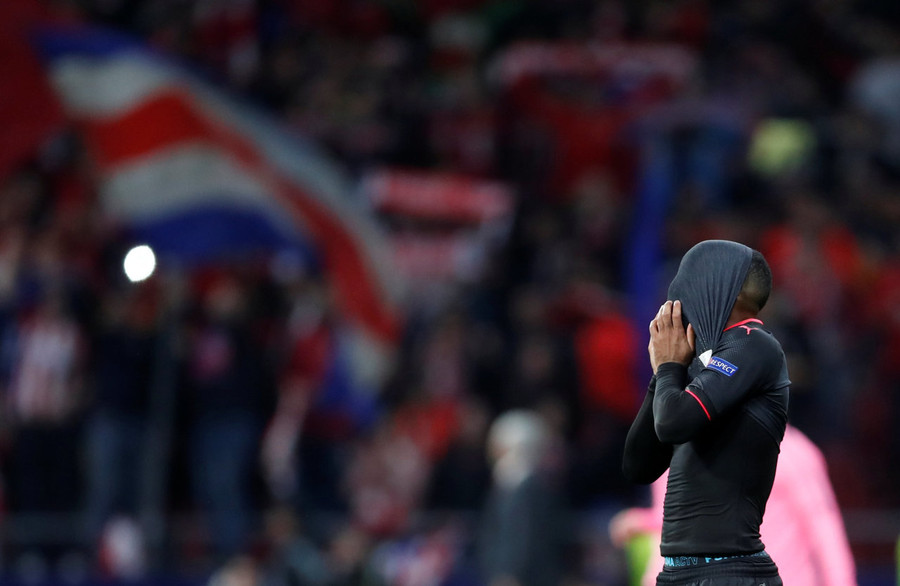 Sự thất vọng của cầu thủ Arsenal sau thất bại trước Atletico Madrid. Ảnh: REUTERS  Sự thất vọng của cầu thủ Arsenal sau thất bại trước Atletico Madrid. Ảnh: REUTERS