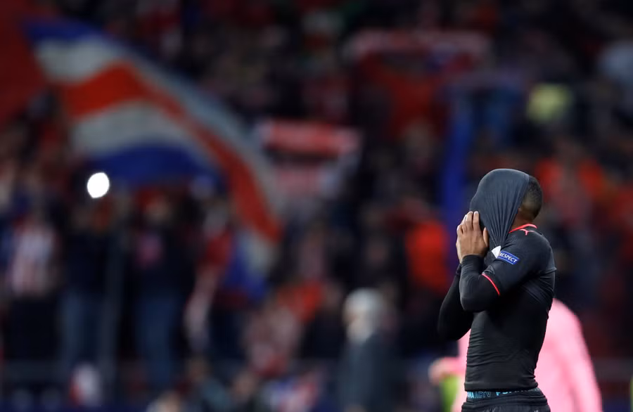  Sự thất vọng của cầu thủ Arsenal sau thất bại trước Atletico Madrid. Ảnh: REUTERS