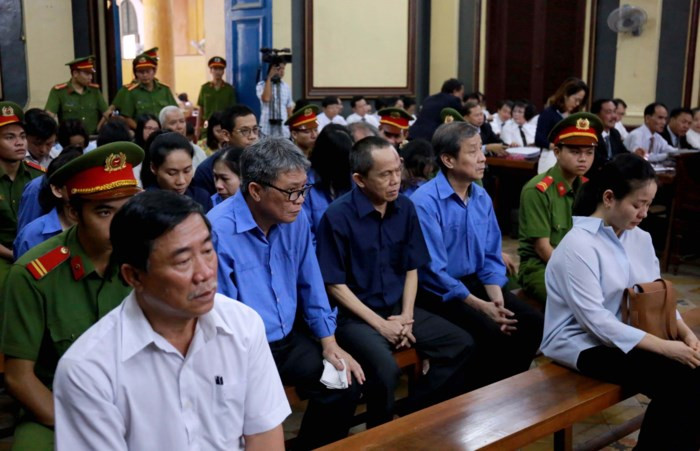 Các bị cáo tại phiên tòa sáng 17-5. Các bị cáo tại phiên tòa sáng 17-5.