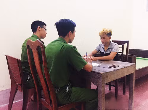 Lê Đình Tuyền tại cơ quan điều tra.