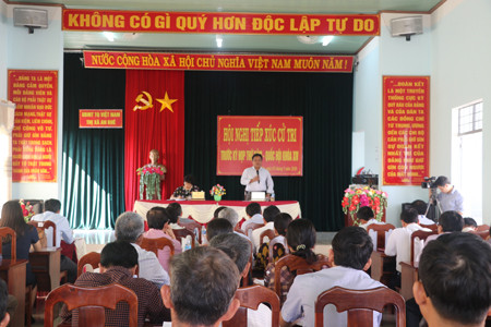 Đoàn đại biểu Quốc hội tiếp xúc cử tri An Khê. Ảnh: N.M