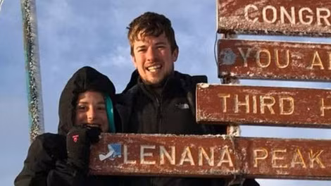 2 du khách người Anh – Bethan Davies và Robert Jesty – bị phiến quân bắt cóc. 2 du khách người Anh – Bethan Davies và Robert Jesty – bị phiến quân bắt cóc.