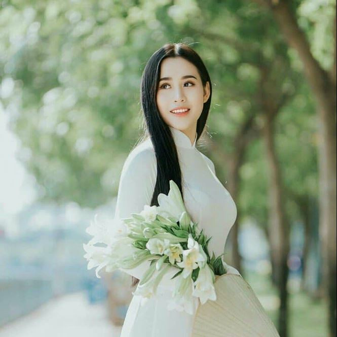  Quỳnh Trang (sinh năm 1999, quê Đắk Lắk), hiện là sinh viên năm nhất ngành Ngôn ngữ Anh, trường ĐH Văn Hiến.