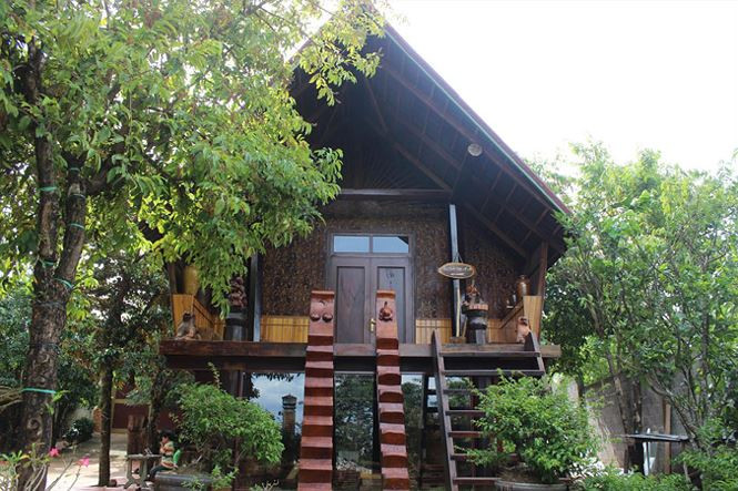 Cạnh cầu thang cái là cầu thang đực. Cạnh cầu thang cái là cầu thang đực.