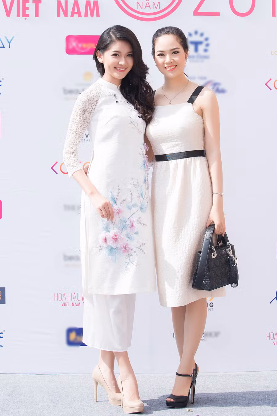 "Suốt bao nhiêu năm qua, vương miện là điểm xuất phát và động lực giúp tôi hoàn thiện bản thân", cựu Hoa hậu chia sẻ.