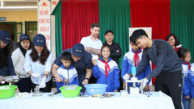 Xà phòng hy vọng đến với trẻ em nghèo