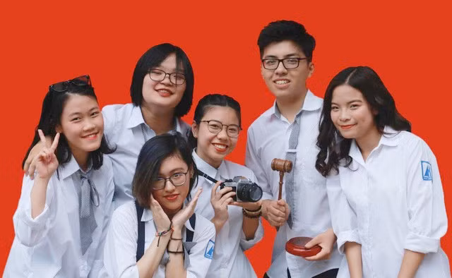  Linh năng nổ tham gia hoạt động cộng đồng để hoàn thiện bản thân.