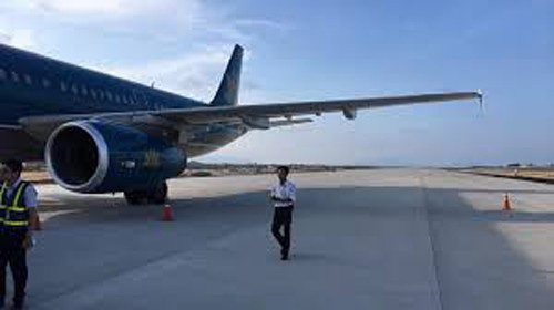 Chuyến bay VN7344 hạ cánh nhầm xuống đường băng đang thi công ở sân bay Cam Ranh. Chuyến bay VN7344 hạ cánh nhầm xuống đường băng đang thi công ở sân bay Cam Ranh.