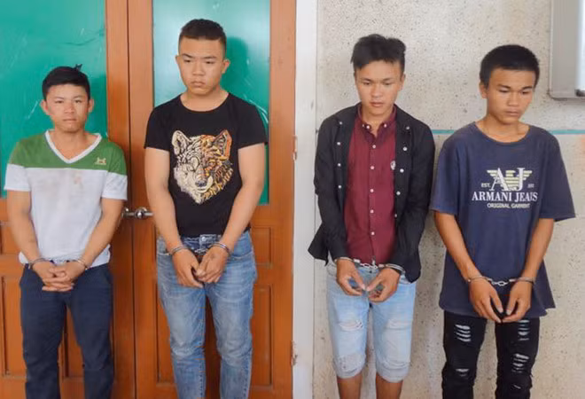 4 thanh niên tại cơ quan công an.